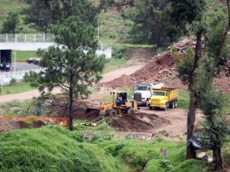 Los vecinos de la zona denuncian molestias y daños causados por los trabajos de construcción en la zona. ARCHIVO  /