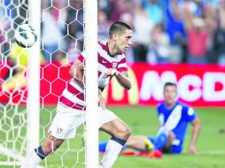 Clint Dempsey fue el héroe de Estados Unidos al anotar un doblete en el primer tiempo ante Guatemala. AFP  /