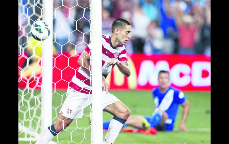 Clint Dempsey fue el héroe de Estados Unidos al anotar un doblete en el primer tiempo ante Guatemala. AFP  /