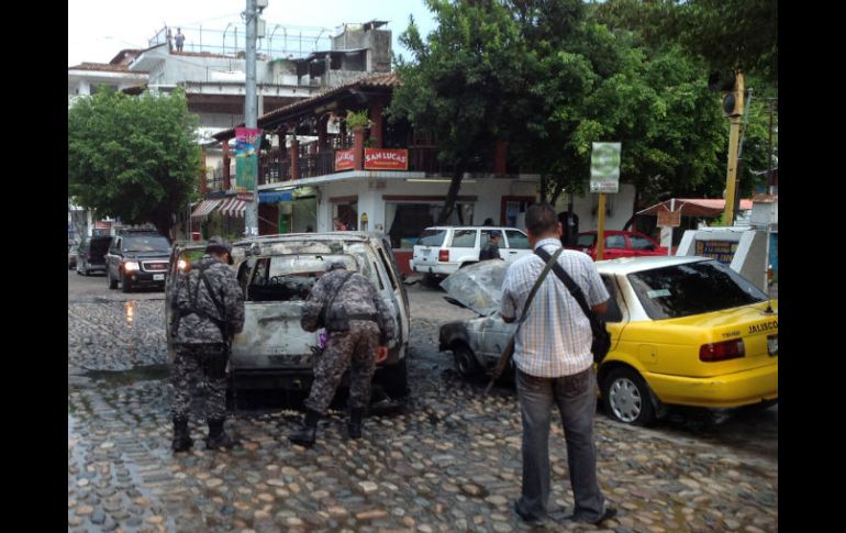 Elementos policiacos trabajando en el lugar del ataque al director de la Policía Municipal del puerto. ARCHIVO  /