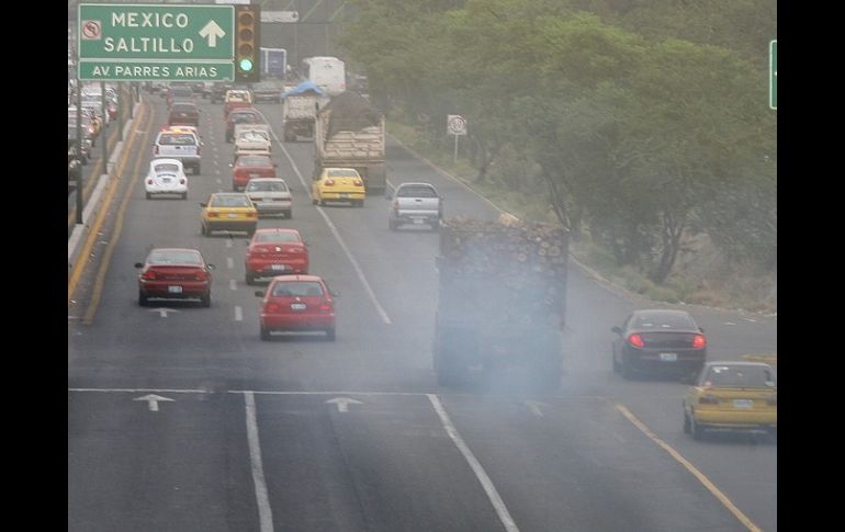 El programa de fomento a la verificación vehicular, que obliga a automovilistas a revisar sus automóviles, arranca esta tarde.  /