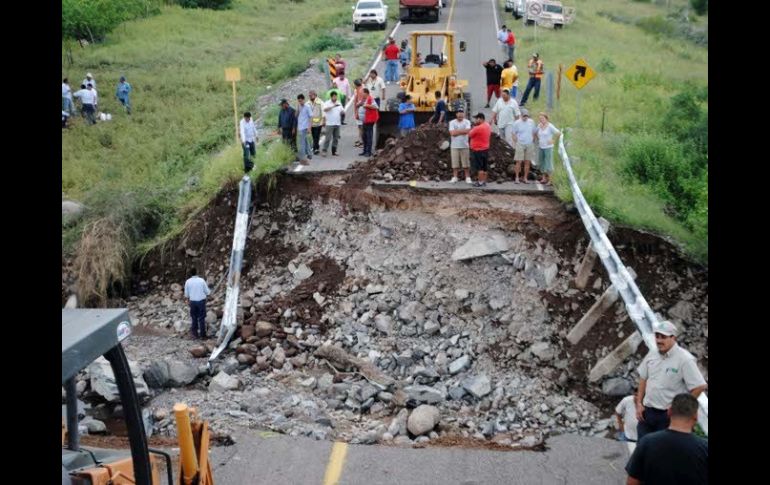 ''Paul'' dejó daños como cortes e interrupciones en carreteras de Baja California Sur. EL UNIVERSAL  /