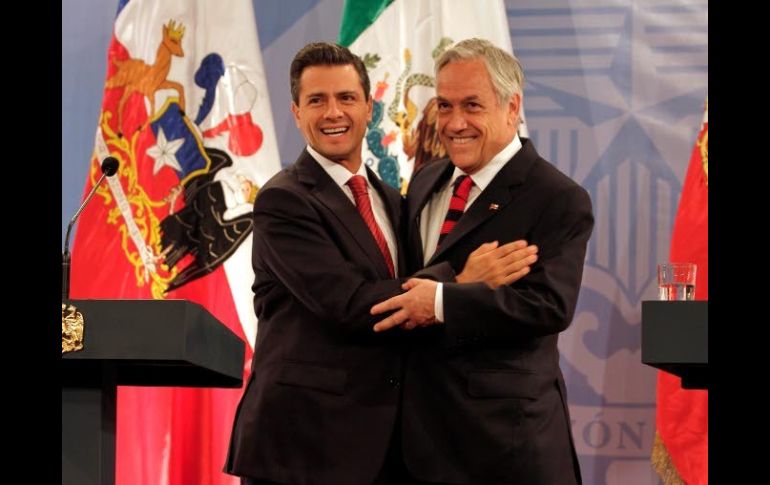 Peña Nieto se reunió con el mandatario chileno, Sebastián Piñera, como parte de la gira por América Latina. ARCHIVO  /