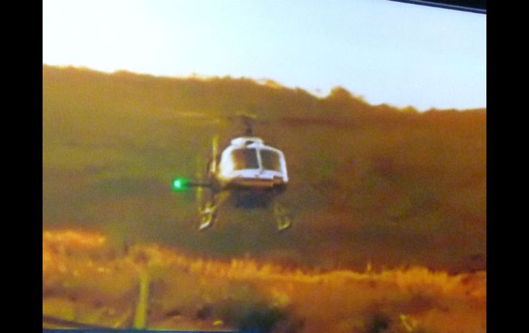 Para apoyar las labores, la Unidad de Protección Civil envió el helicóptero Fénix. Imagen tomada de TV  /