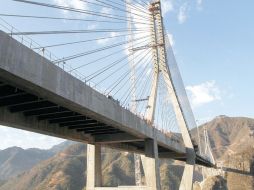 Icono. Esta carretera incluye el Baluarte, el puente colgante más grande del mundo, con 1,124 metros de longitud. REUTERS  /