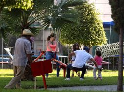 En el total de la población, las mujeres siguen siendo mayoría en Jalisco y superan por cerca de 150 mil personas a los hombres.ARCHIVO  /