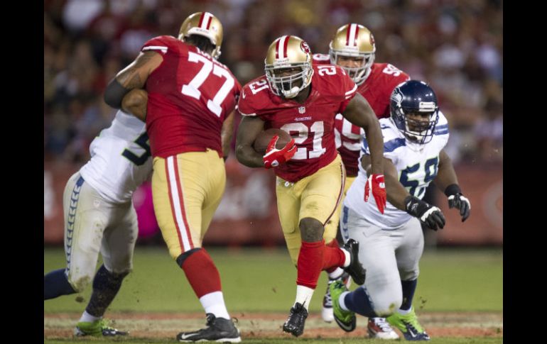 En el tercer cuarto, San Francisco pudo romper por única vez la férrea defensiva de Seattle y logró el único touchdown. AP  /