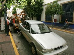 Se reforzarán multas por estacionarse en línea amarilla, doble fila, en rampa para discapacitados o pasos peatonales.  ARCHIVO  /