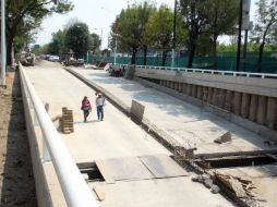 Los colonos aseguran que el puente peatonal que se está concluyendo en avenida Vallarta no cumple con lo acordado con Sedeur.ARCHIVO  /