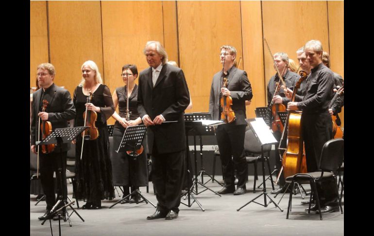 Tõnu Kaljuste se presentó como el director de la Orquesta de Cámara Tallinn. NTX  /