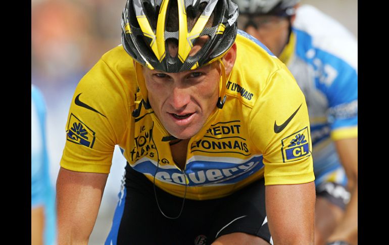 Lance Armstrong durante el Tour de Francia del 2005 en el trayecto entre Corbeil-Essonnes y Champs-Elysees en Paris. AFP  /