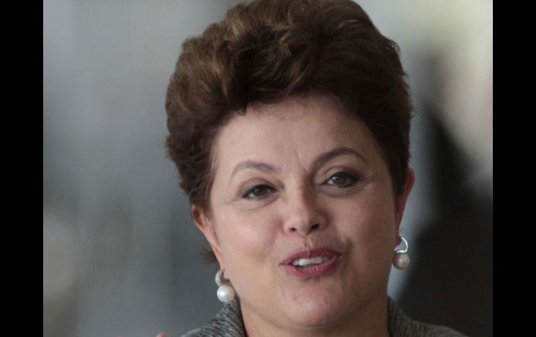 Dilma Rousseff pretende recorta los costos de los servicios financieros en Brasil. ARCHIVO  /