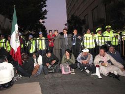 Elementos de la SSP-DF resguardan el Senado de la República, donde hay manifestaciones. EL UNIVERSAL  /