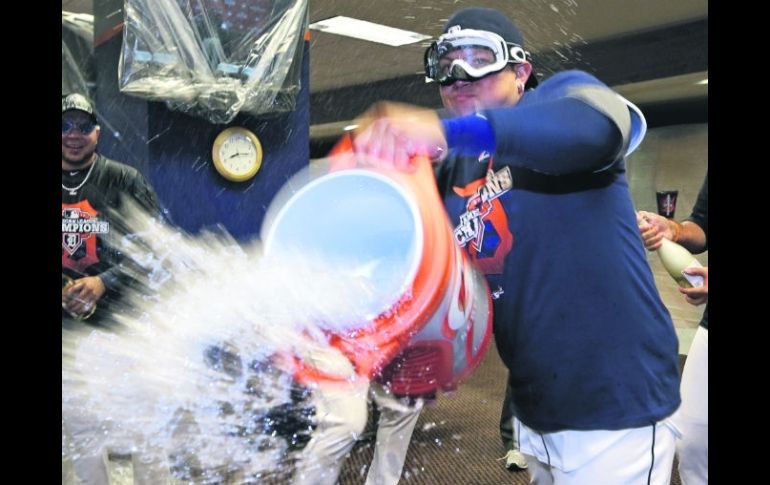 Todos felices. Miguel Cabrera celebra, tras eliminar a los Yankees en la Serie de Campeonato. AP  /