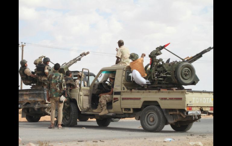 Enfrentamientos entre fuerzas de seguridad libias y combatientes aún leales al derrocado y muerto líder Muamar Gadhafi. EFE  /