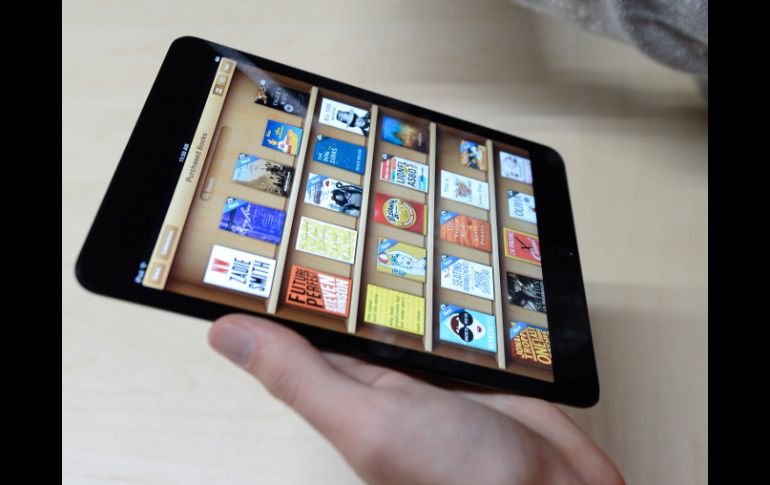 El iPad mini pesa poco más de 300 gramos, casi la mitad que la tercera versión del iPad. XINHUA  /