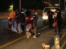 Los cuerpos fueron trasladados a la morgue de la Zona Metropolitana de Guadalajara, por personal del Semefo.  /