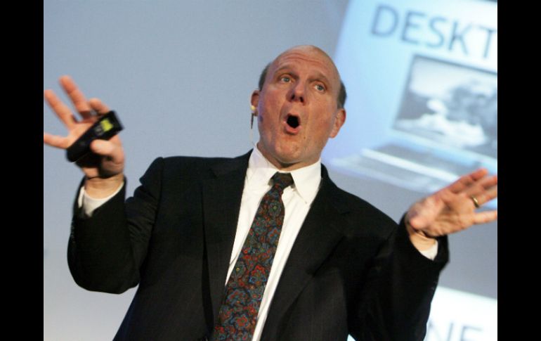 Steve Ballmer presenta el nuevo producto de Microsoft, en Alemania. AP  /