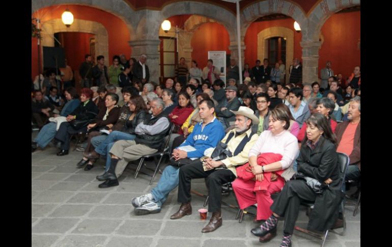 Los adultos mayores capitalinos podrán acceder al patrimonio sonoro de México y participar en sus actividades artísticas. ARCHIVO  /