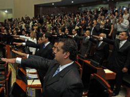 Rinden protesta los integrantes de la LX Legislatura.  /