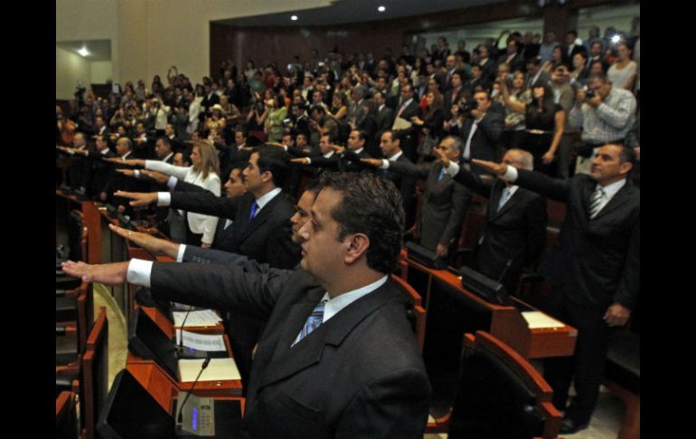 Rinden protesta los integrantes de la LX Legislatura.  /