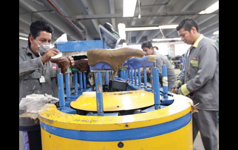 Pedirán a la SE elevar 35% el arancel para calzado de origen chino.  EE M. HERNÁNDEZ  /