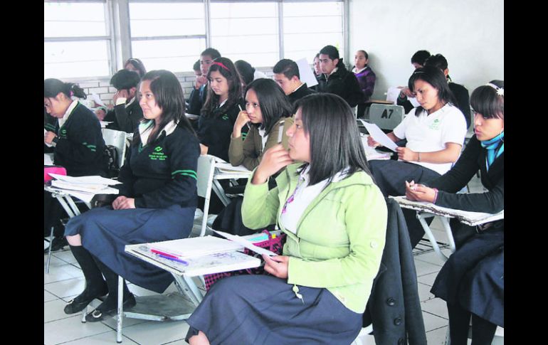 Vigilados.- La aplicación desarrollada en el Conalep permite enviar mensajes a grupos o equipos en especifico.EL UNIVERSAL  /