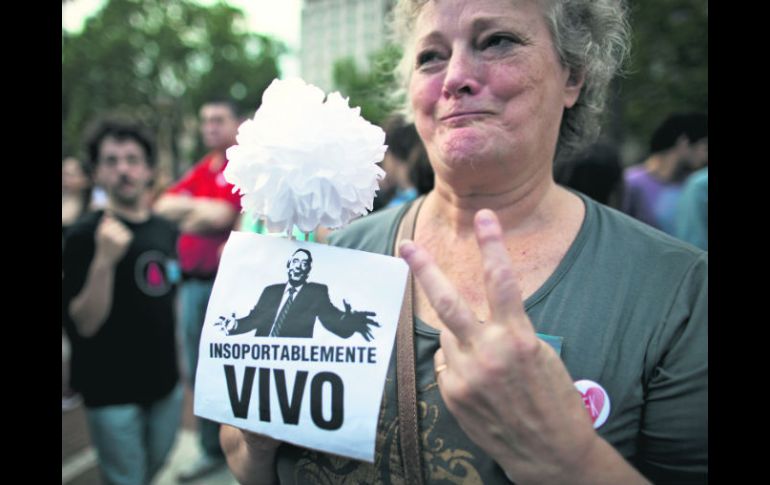 Contingente. Los ciudadanos marcharon para recordar al ex mandatario Néstor Kirchner, a dos años de su muerte. AP  /