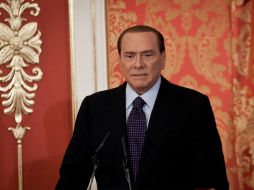 Silvio Berlusconi durante la conferencia en que amenzó al gobierno de Monti. LAPRESSE  /