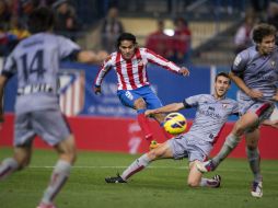 Las últimas actuaciones del colombiano Radamel Falcao (c) han sido blanco de elogios por parte de la prensa y jugadores. ARCHIVO  /