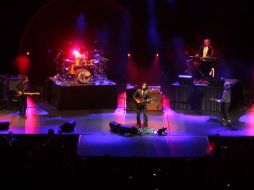 Saúl Hernández, Sabo Romo y Alejandro Marcovich aparecieron a las 8:21 pm; su presencia en el escenario enloqueció al público. ARCHIVO  /