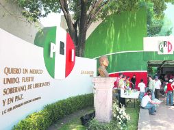 TRICOLORES. Instalaciones del Comité Directivo Estatal del PRI en Jalisco, en Calzada del Campesino.  /