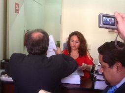 Imagen de la entrega del proyecto de Presupuesto 2013, a las oficinas del Congreso local.  /