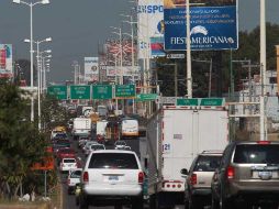 Pese a la lenta circulación por los trabajos en la carpeta asfáltica recomiendan seguir utilizando avenida.  /