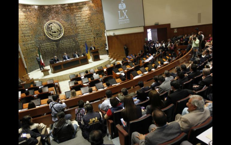 Se lleva a cabo la primera sesión solemne con los nuevos diputados jaliscienses.  /