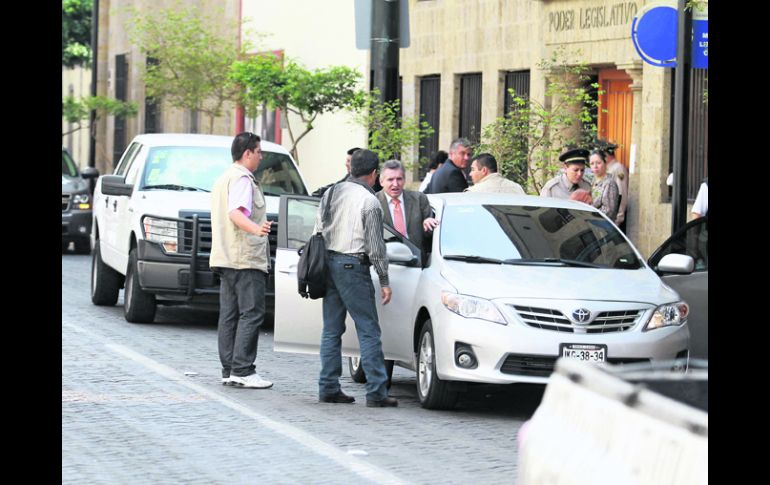 Algunos políticos fueron sorprendidos con sus vehículos estacionados en zona prohibida. No se informó si serán sancionados.  /