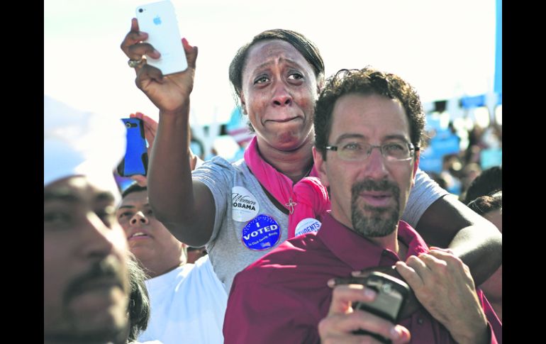 Una simpatizante Obama en Las vegas llora después de escuchar las palabras del candidato a la presidencia de Estados Unidos. AP  /