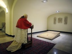 Benedicto XVI dedicó hoy un momento de oración por los Papas difuntos de la Iglesia católica. EFE  /