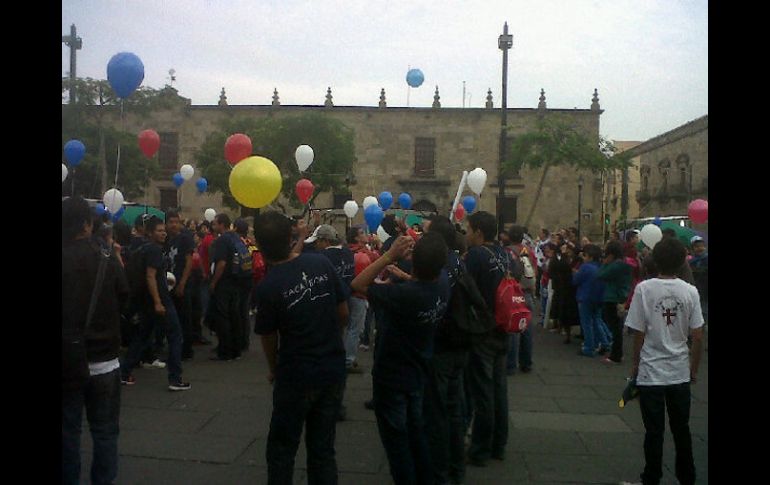 Los jóvenes católicos se reunieron en la Plaza Liberación, donde comenzaron la marcha.  /