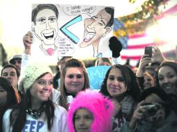 En Ohio, durante un mitin de Barack Obama, una joven porta un cartel que señala que el mandatario sí apoya a los estudiantes. AFP  /