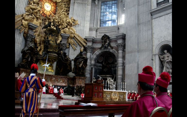 Ceremonia encabezada por el papa Benedicto XVI, en honor de los cardenales y obispos que fallecieron durante 2012. XINHUA  /