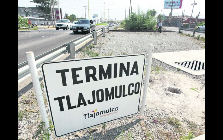 Tlajomulco impulsó obras durante 2011 para mejorar el estado de la vía y la parte que le corresponde a Tlaquepaque evidencia carencias.  /