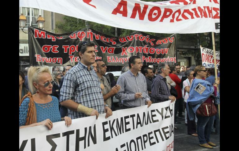 Periodistas griegos protesta en contra de las nuevas medidas de austeridad. EFE  /