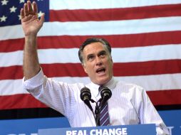 El candidato republicano, Mitt Romney, aventaja por un punto al mandatario Barack Obama, según la encuesta. AFP  /