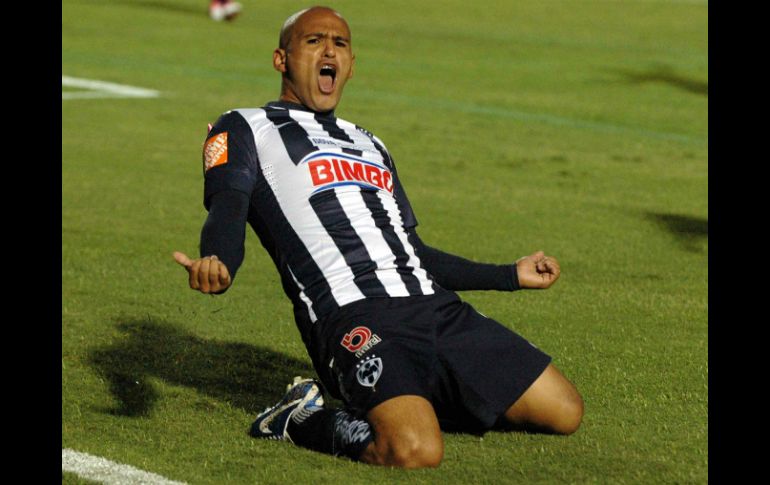 El goleador histórico del Monterrey enfrenta críticas en Chile por sus fallas ante el arco con su Selección. ARCHIVO  /