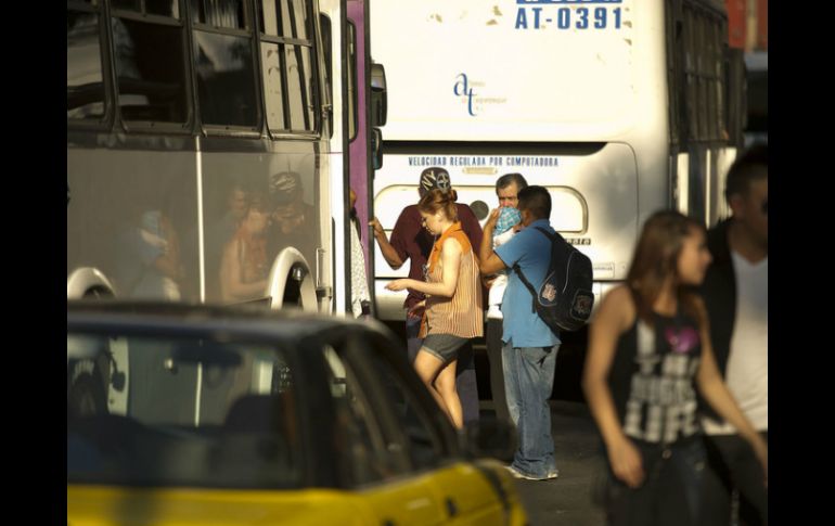 El TAE continúa analizando los amparos de los transportistas contra la suspensión del alza a la tarifa. ARCHIVO  /