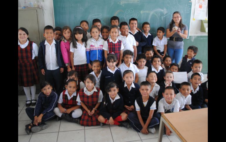 Los pequeños de la escuela federal “Libertad” ilustraron con ayuda del periódico los animales carnívoros, herbívoros y omnívoros.  /