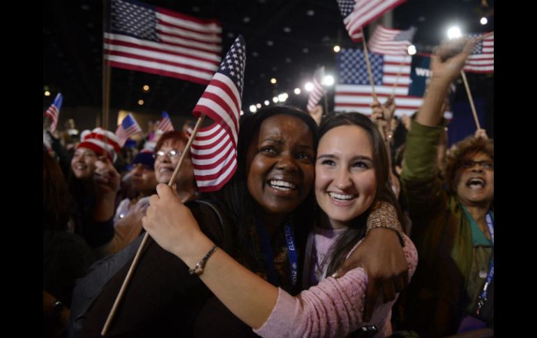 Seguidores de Barack Obama celebran tras los resultados de las elecciones presidenciales. EFE  /