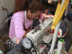 Aún se percibe poca presencia de la mujer en el mercado laboral debido al papel que esta tiene en las labores domésticas. ARCHIVO  /