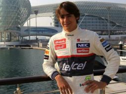 El piloto mexicano en el Yas Marina Circuit. Imagen de Escuderíatelmex. ESPECIAL  /